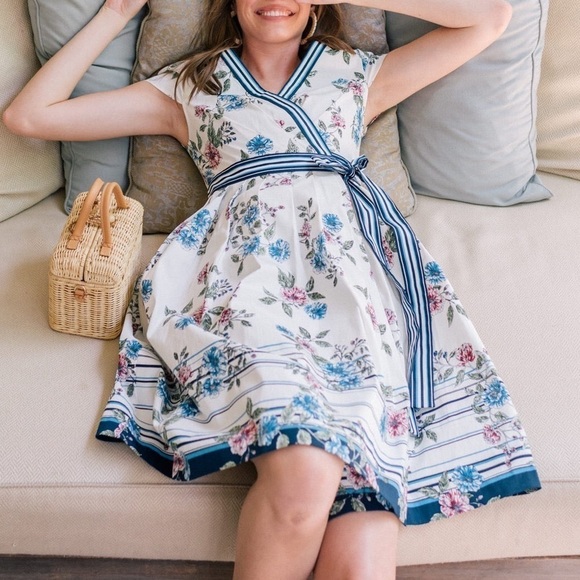 Gal Meets Glam Teresa floral wrap dress - Picture 2 of 9